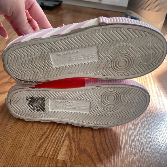 Off-White sneakers - Picture 9 of 11